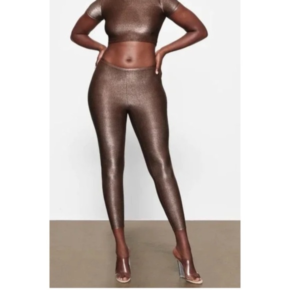 •SKIMS• Shimmer Metallic leggings in Cocoa - Picture 2 of 9